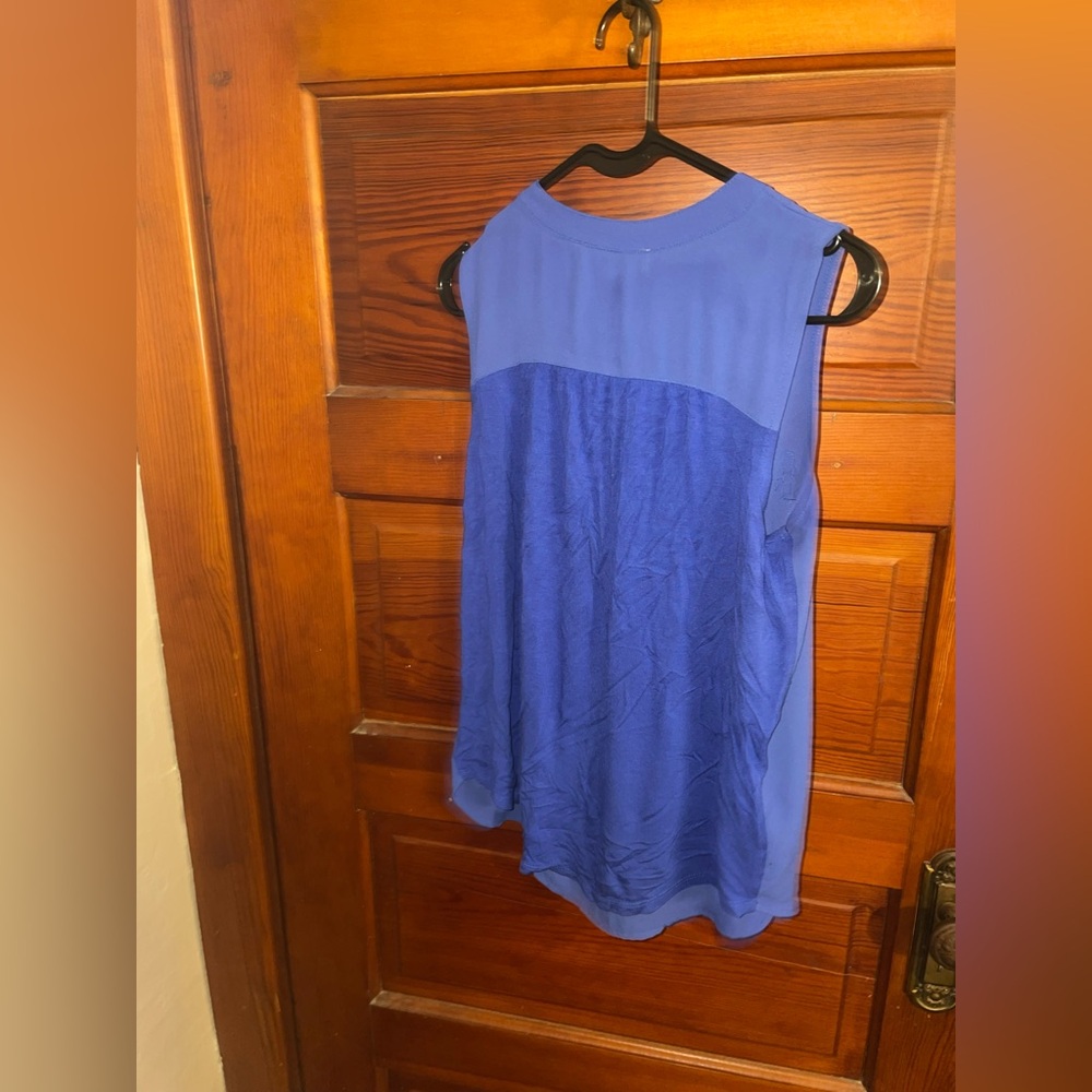LOFT Women's Blue Sleeveless Top *make offers* - Picture 4 of 6